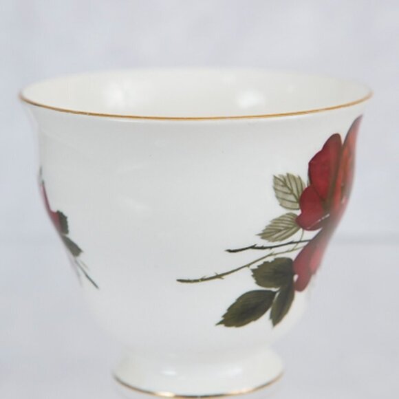 Vintage Queen Anne Bone China Cup and Saucer Pattern No. 8429 Made in En… - Picture 6 of 14